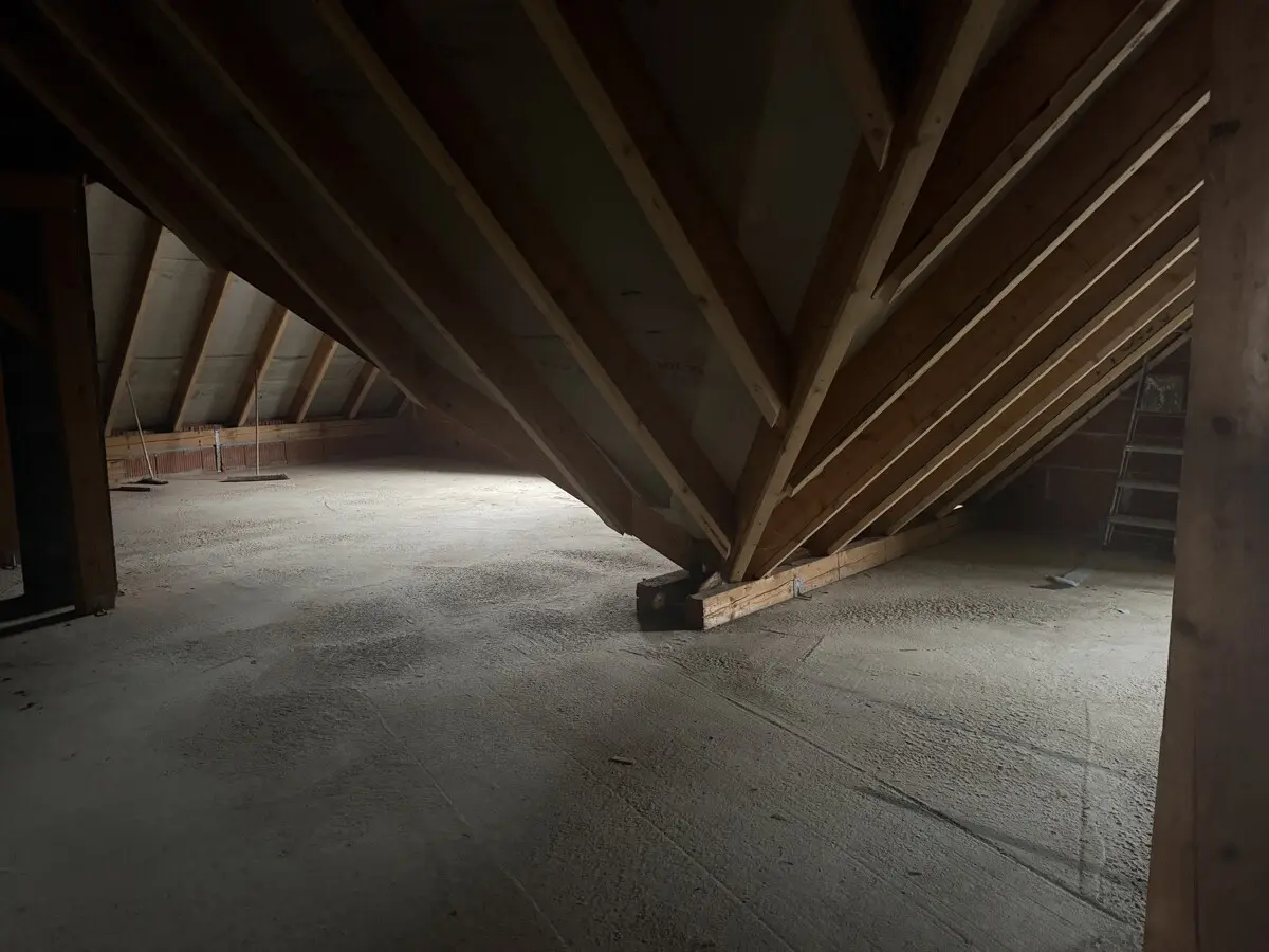 Noch nicht fertig. Aber voller Möglichkeiten. – Genehmigter Dachgeschossrohbau in Obernburg am Main