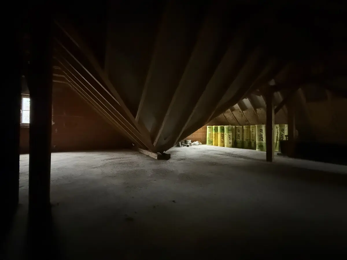 Noch nicht fertig. Aber voller Möglichkeiten. – Genehmigter Dachgeschossrohbau in Obernburg am Main