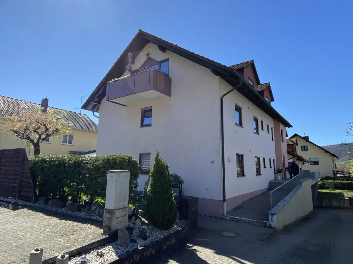 Großzügige Eigentumswohnung mit Tiefgaragenstellplatz – Lohr/Sendelbach