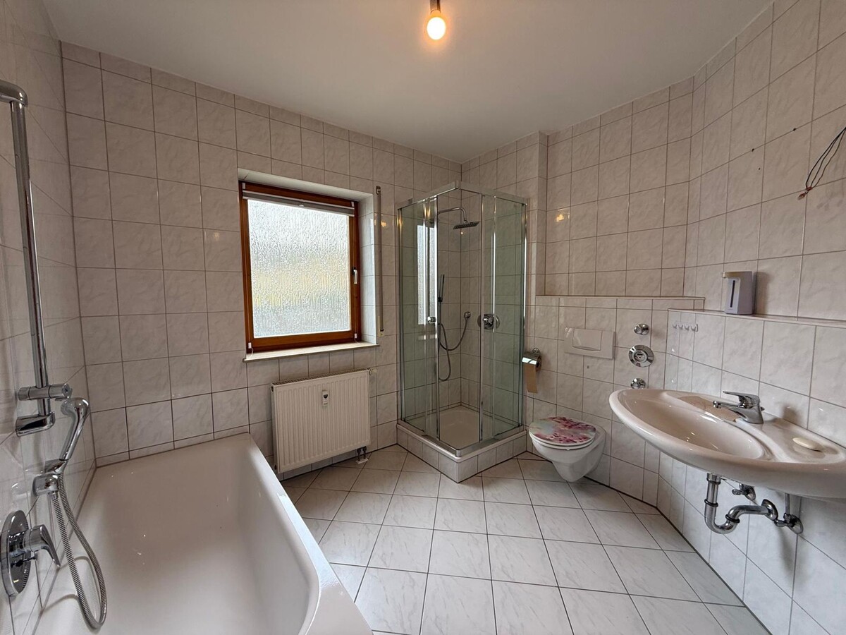 Eigennutzung oder Kapitalanlage – moderne 3-Zimmer-Wohnung mit Seeblick in Neuhütten