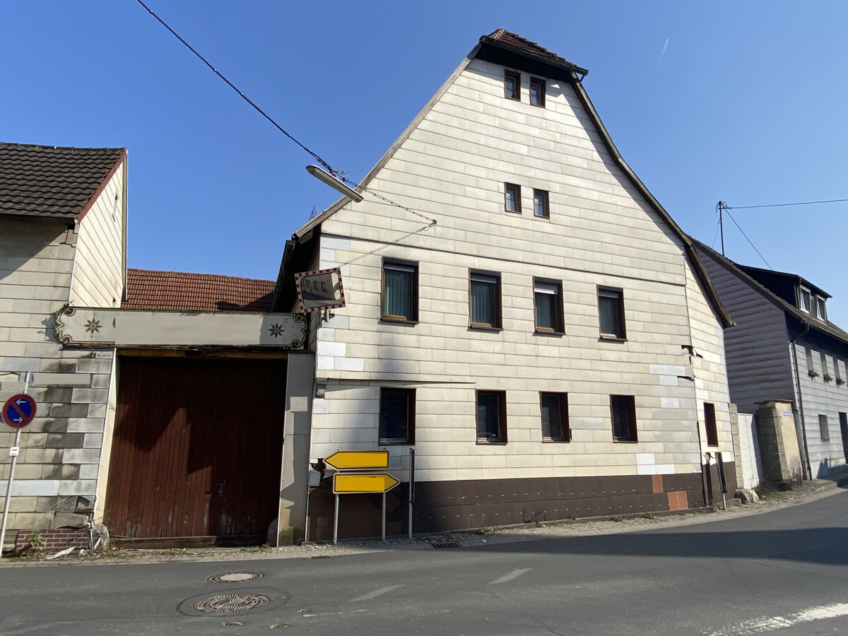 Ein Stück Mühlbacher Geschichte wartet auf neues Leben – Zwei Wohn- und Geschäftshäuser & separater Garten