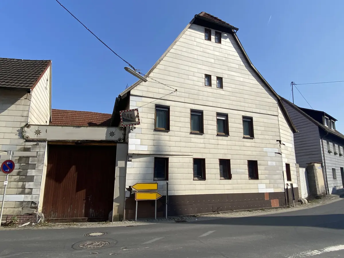 Ein Stück Mühlbacher Geschichte wartet auf neues Leben – Zwei Wohn- und Geschäftshäuser & separater Garten